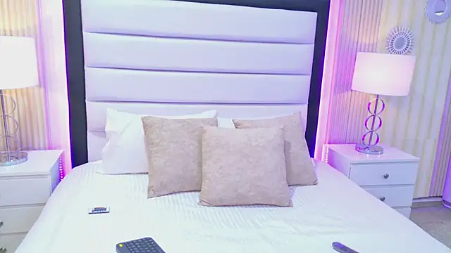 Snapshot of LaurenHazell chatting on 02-15-26, 08:02 LaurenHazell online show from 02-15-26, 08:02