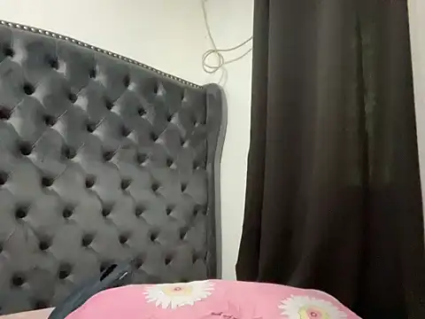 Mooree naba online show from 12-17-25, 01:21