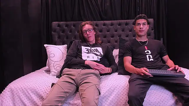 close friends online show from 03-21-26, 02:21