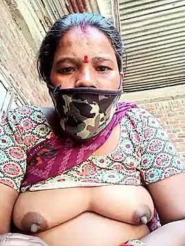 Snapshot of Kirti_sacsena chatting on 03-12-26, 08:51 Kirti sacsena online show from 03-12-26, 08:51