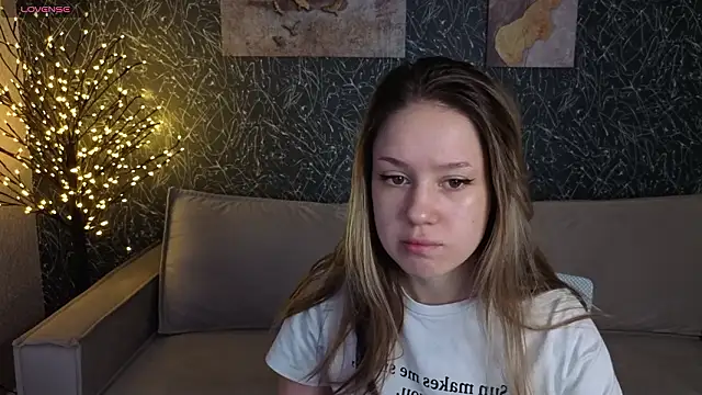 Snapshot of Mini_Allice chatting on 02-17-26, 01:03 Mini Allice online show from 02-17-26, 01:03