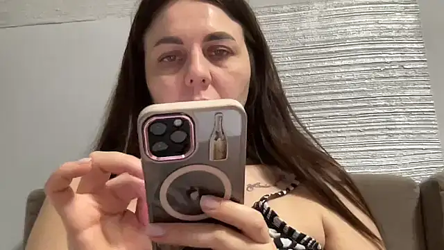 Snapshot of Darsy_Rox chatting on 02-14-26, 10:43 Darsy Rox online show from 02-14-26, 10:43