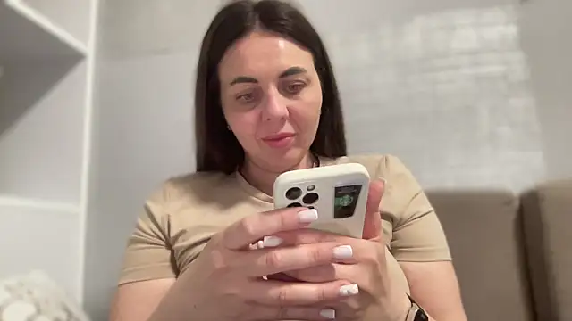 Snapshot of Darsy_Rox chatting on 04-17-26, 04:32 Darsy Rox online show from 04-17-26, 04:32
