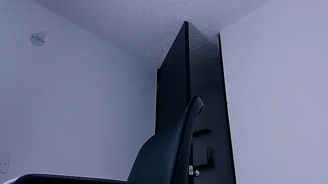 Thommas8a online show from 02-10-26, 02:43