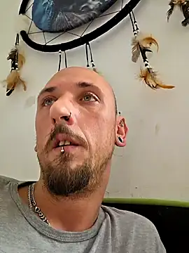 Snapshot of Ninfo920817 chatting on 02-25-26, 10:04 Ninfo920817 online show from 02-25-26, 10:04