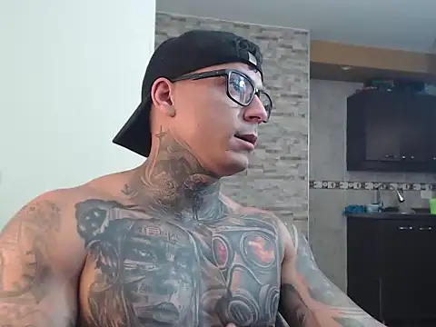 Snapshot of maxstrom111 chatting on 02-07-26, 05:43 maxstrom111 online show from 02-07-26, 05:43