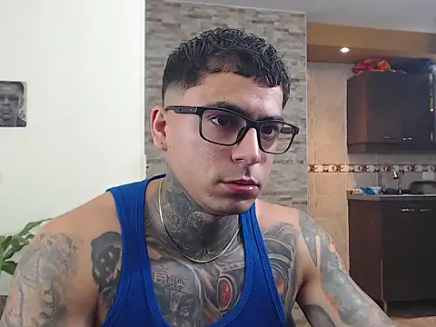 Snapshot of maxstrom111 chatting on 02-11-26, 01:11 maxstrom111 online show from 02-11-26, 01:11