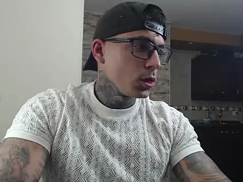 Snapshot of maxstrom111 chatting on 02-08-26, 07:44 maxstrom111 online show from 02-08-26, 07:44