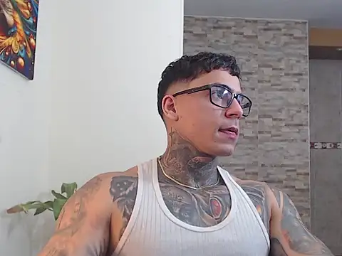 Snapshot of maxstrom111 chatting on 02-13-26, 02:06 maxstrom111 online show from 02-13-26, 02:06