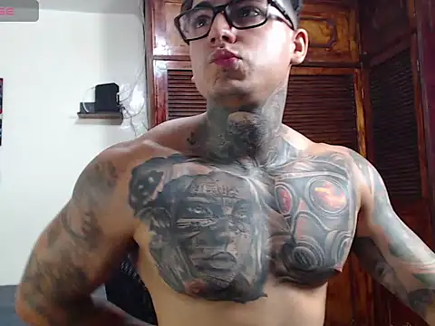 Snapshot of maxstrom111 chatting on 03-09-26, 02:09 maxstrom111 online show from 03-09-26, 02:09