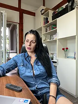 MiriamDelyn online show from 05-31-26, 05:40