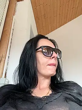 MiriamDelyn online show from 04-19-26, 02:40