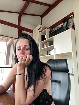 MiriamDelyn online show from 06-07-26, 11:59