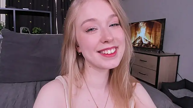 Snapshot of AmyLouWood chatting on 06-03-26, 02:33 AmyLouWood online show from 06-03-26, 02:33