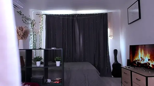 AmyLouWood online show from 07-08-26, 12:17