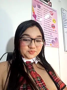Snapshot of luna_bradley_ chatting on 04-10-26, 01:07 luna bradley online show from 04-10-26, 01:07