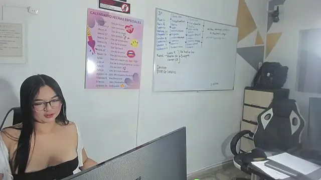Snapshot of luna_bradley_ chatting on 03-13-26, 01:27 luna bradley online show from 03-13-26, 01:27