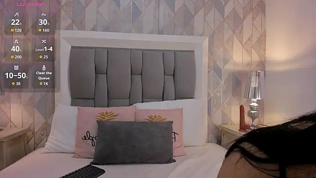 zharia lux 25 online show from 03-26-26, 11:41