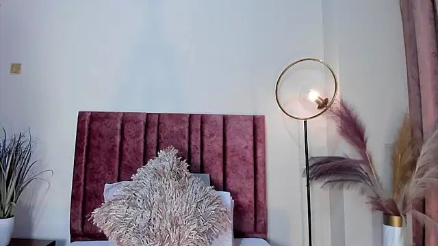 Snapshot of AndraCyruss chatting on 02-14-26, 12:22 AndraCyruss online show from 02-14-26, 12:22