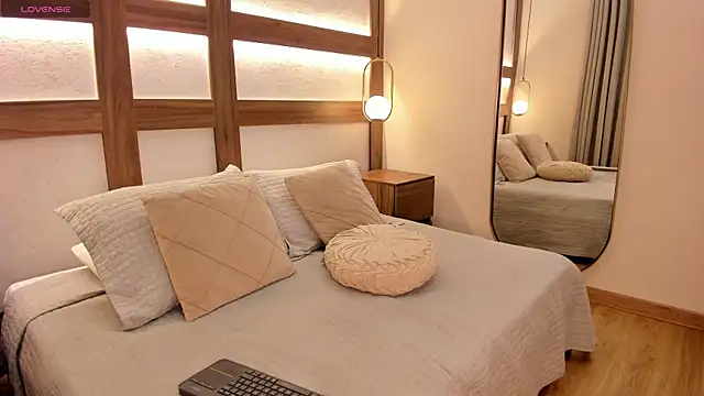 Aurea Silk online show from 04-13-26, 08:35