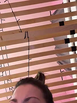 LaraHolt online show from 02-21-26, 09:06