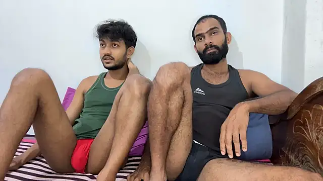 Snapshot of DesiDaddyandSon chatting on 05-17-26, 05:46 DesiDaddyandSon online show from 05-17-26, 05:46