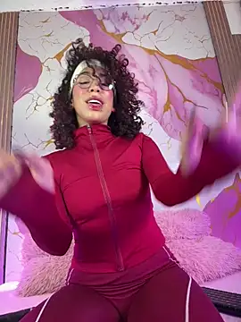 Woo isDaphne online show from 04-17-26, 11:07