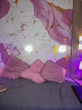 Woo isDaphne online show from 04-09-26, 11:00