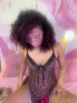 Snapshot of Woo_isDaphne chatting on 04-22-26, 11:00 Woo isDaphne online show from 04-22-26, 11:00