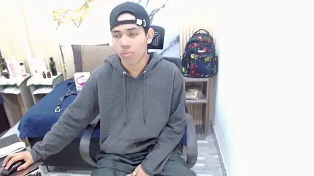Snapshot of DaviidBuckx_ chatting on 06-04-26, 02:49 DaviidBuckx online show from 06-04-26, 02:49