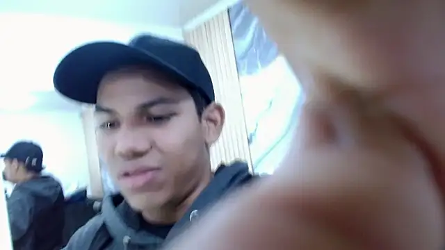 Snapshot of DaviidBuckx_ chatting on 05-13-26, 02:18 DaviidBuckx online show from 05-13-26, 02:18