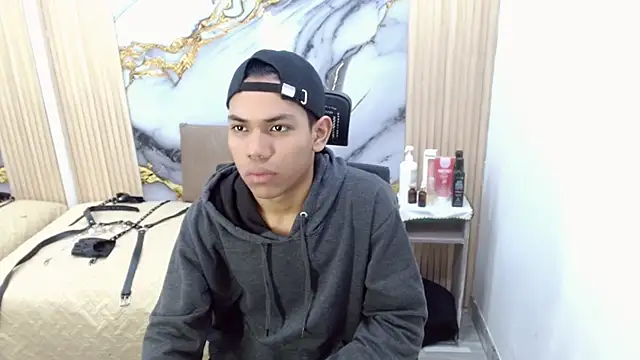 Snapshot of DaviidBuckx_ chatting on 05-12-26, 02:52 DaviidBuckx online show from 05-12-26, 02:52