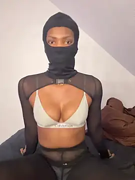 Snapshot of KiaraAmara chatting on 02-16-26, 07:12 KiaraAmara online show from 02-16-26, 07:12