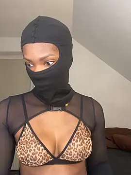 Snapshot of KiaraAmara chatting on 02-14-26, 06:19 KiaraAmara online show from 02-14-26, 06:19