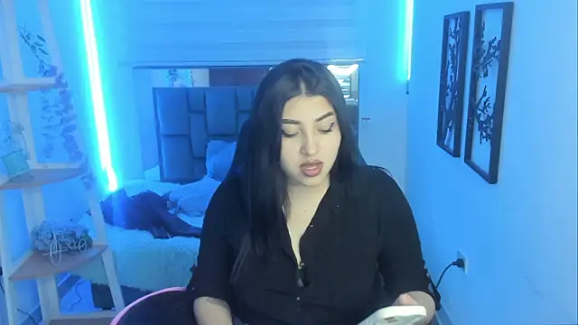 Snapshot of bloom_winxx chatting on 02-10-26, 02:43 bloom winxx online show from 02-10-26, 02:43