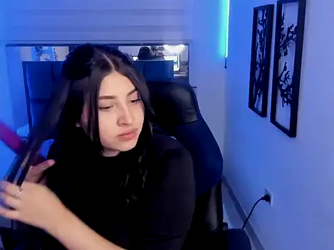 Snapshot of bloom_winxx chatting on 02-13-26, 03:06 bloom winxx online show from 02-13-26, 03:06