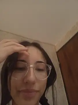 Snapshot of isaaabelaaa chatting on 02-15-26, 11:42 isaaabelaaa online show from 02-15-26, 11:42