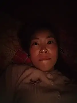Snapshot of Yiyoongg chatting on 06-14-26, 05:41 Yiyoongg online show from 06-14-26, 05:41