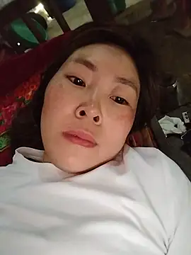 Snapshot of Yiyoongg chatting on 06-14-26, 11:17 Yiyoongg online show from 06-14-26, 11:17