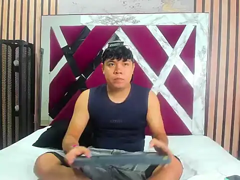 Snapshot of AdrianWalker chatting on 02-10-26, 05:06 AdrianWalker online show from 02-10-26, 05:06