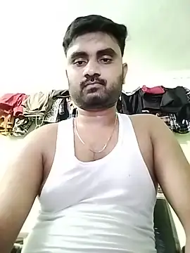 Snapshot of loyalboy_0052 chatting on 06-05-26, 07:36 loyalboy 0052 online show from 06-05-26, 07:36