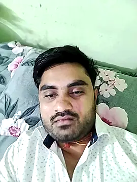 Snapshot of loyalboy_0052 chatting on 04-18-26, 06:43 loyalboy 0052 online show from 04-18-26, 06:43