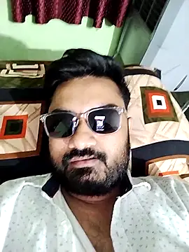 Snapshot of loyalboy_0052 chatting on 05-15-26, 06:28 loyalboy 0052 online show from 05-15-26, 06:28