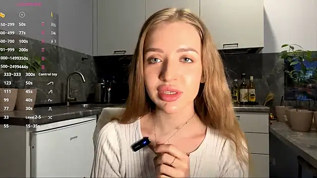 Snapshot of BeaCazin chatting on 02-19-26, 06:43 BeaCazin online show from 02-19-26, 06:43