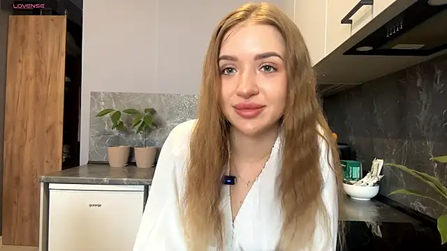 Snapshot of BeaCazin chatting on 02-21-26, 06:48 BeaCazin online show from 02-21-26, 06:48