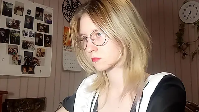 Snapshot of RunawayBr1de chatting on 02-14-26, 02:28 RunawayBr1de online show from 02-14-26, 02:28