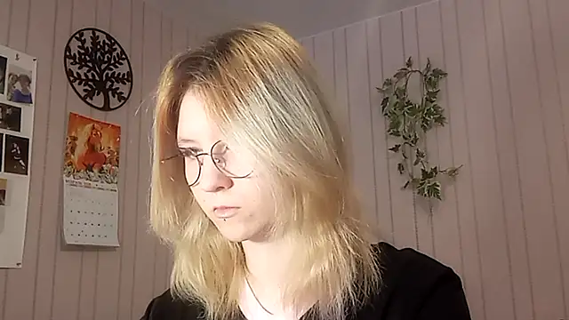 Snapshot of RunawayBr1de chatting on 02-19-26, 02:14 RunawayBr1de online show from 02-19-26, 02:14