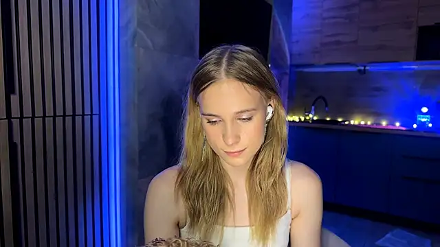 Snapshot of amily_sunray chatting on 05-19-26, 04:36 amily sunray online show from 05-19-26, 04:36