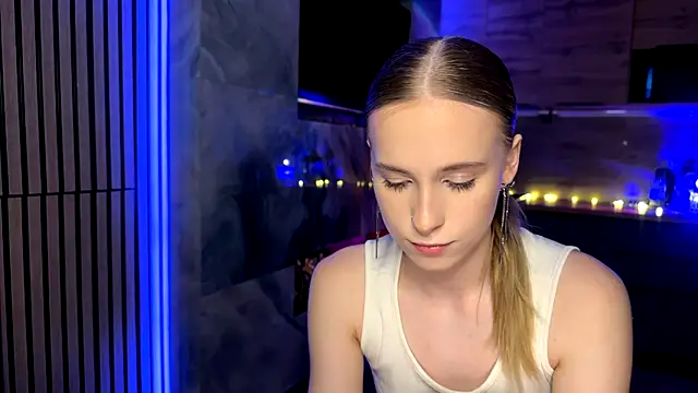 Snapshot of amily_sunray chatting on 05-12-26, 04:24 amily sunray online show from 05-12-26, 04:24