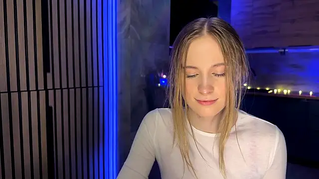 Snapshot of amily_sunray chatting on 05-15-26, 04:05 amily sunray online show from 05-15-26, 04:05